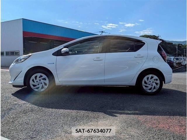 Toyota AQUA 2019-06 7978484-8