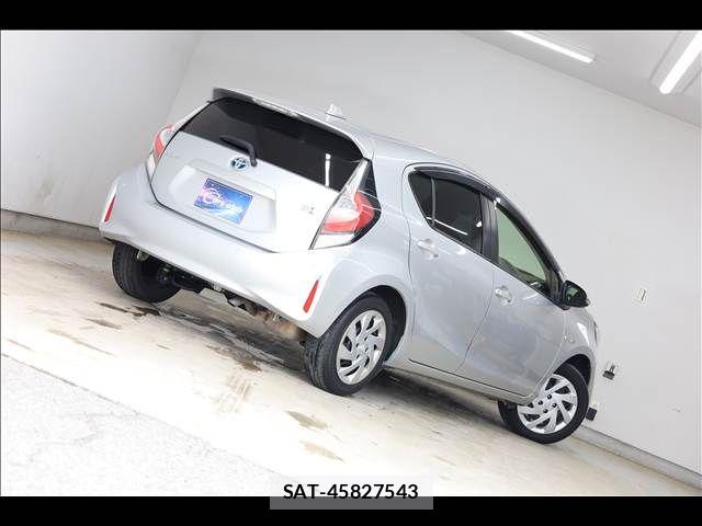 Toyota AQUA 2019-02 7978491-11