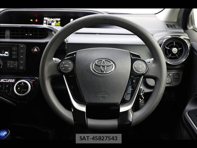 Toyota AQUA 2019-02 7978491-14