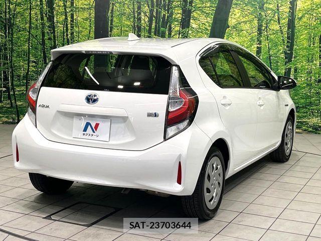 Toyota AQUA 2019-06 7978489-16