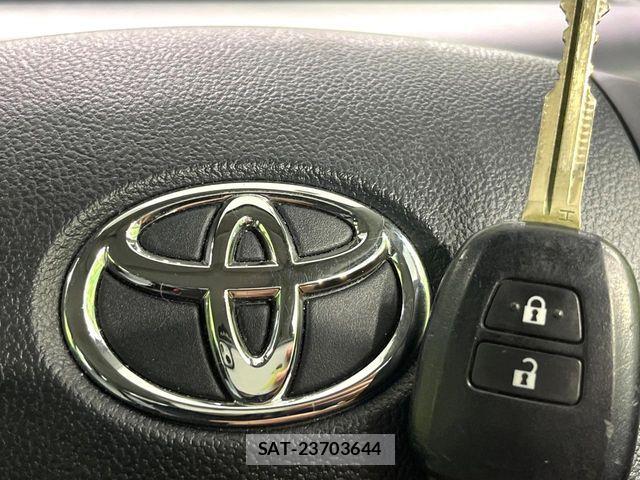 Toyota AQUA 2019-06 7978489-3