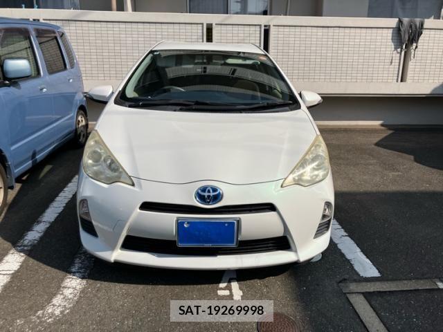 Toyota AQUA 2012-04 7978497-0