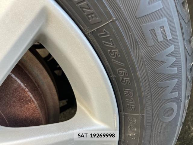 Toyota AQUA 2012-04 7978497-12