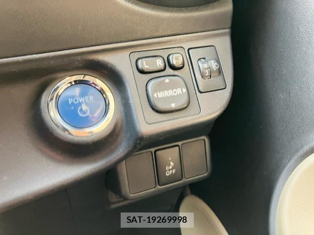 Toyota AQUA 2012-04 7978497-16