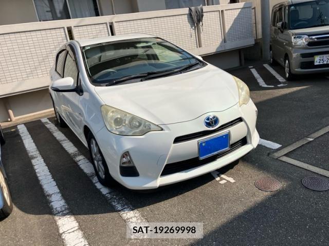 Toyota AQUA 2012-04 7978497-1