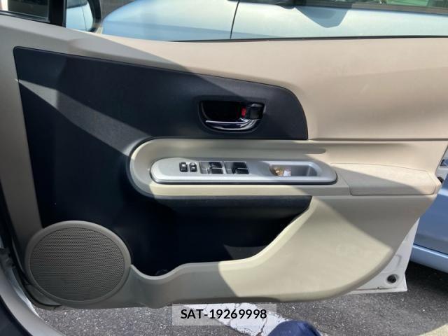 Toyota AQUA 2012-04 7978497-23