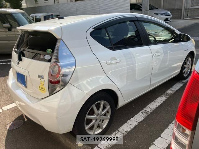 Toyota AQUA 2012-04 7978497-2