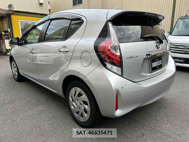 Toyota AQUA 2018-05 7978478-4