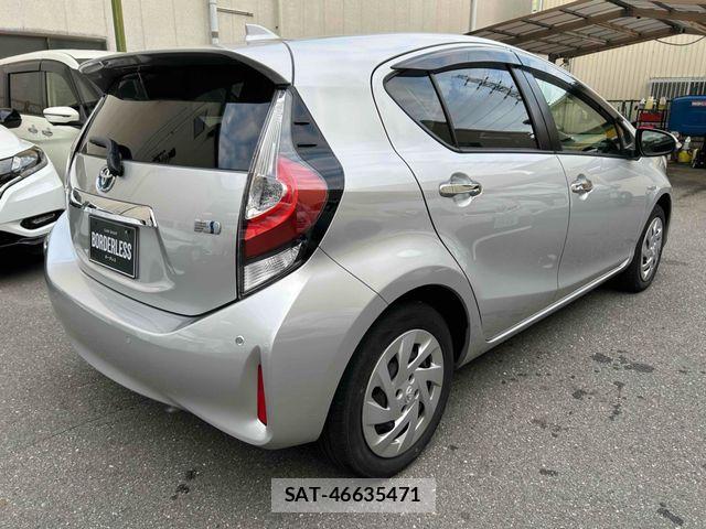 Toyota AQUA 2018-05 7978478-6