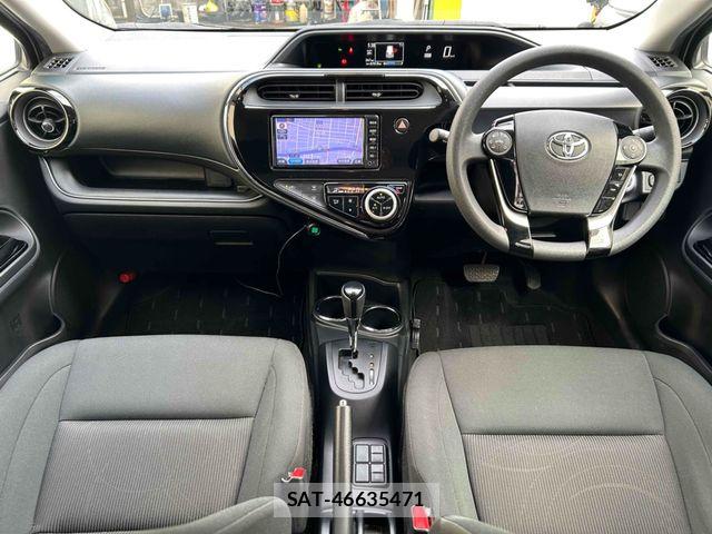 Toyota AQUA 2018-05 7978478-8