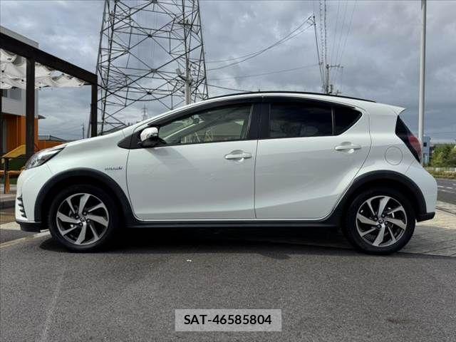 Toyota AQUA 2017-09 7978471-10