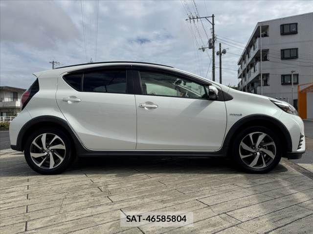 Toyota AQUA 2017-09 7978471-11