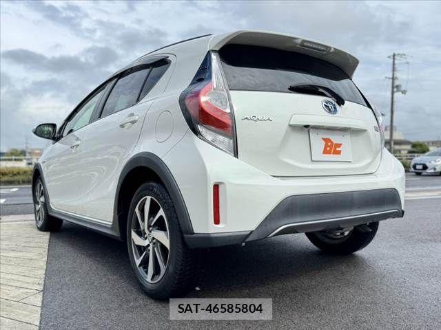 Toyota AQUA 2017-09 7978471-12