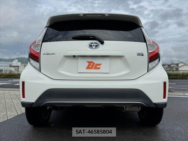Toyota AQUA 2017-09 7978471-13