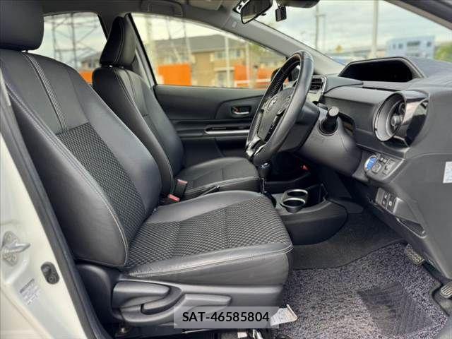 Toyota AQUA 2017-09 7978471-15
