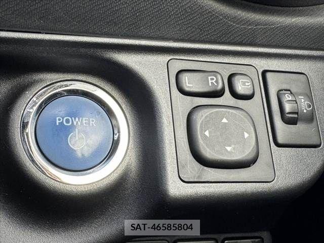 Toyota AQUA 2017-09 7978471-22