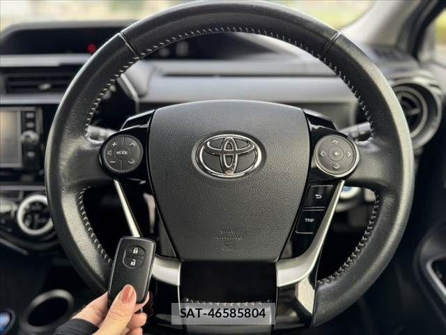Toyota AQUA 2017-09 7978471-23