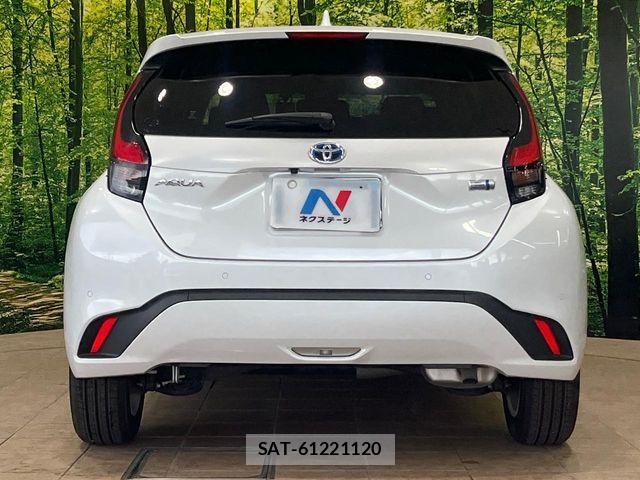 Toyota AQUA 2021-08 7978459-12