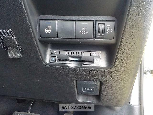 Toyota AQUA 2021-08 7978467-17