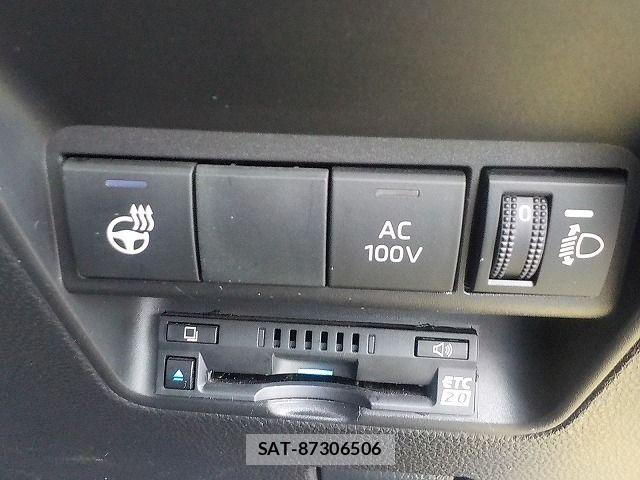 Toyota AQUA 2021-08 7978467-18