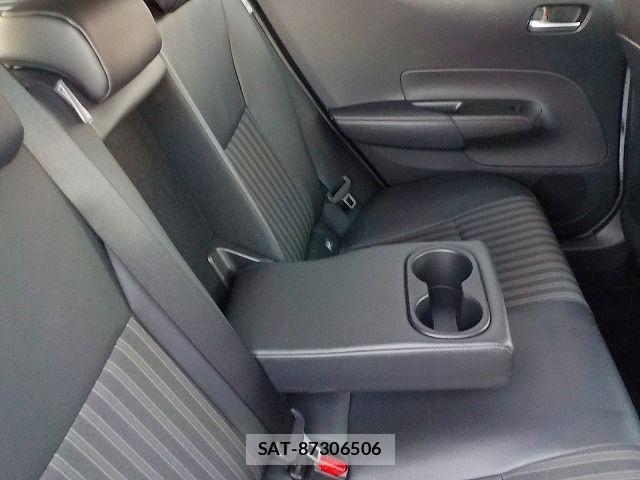 Toyota AQUA 2021-08 7978467-23