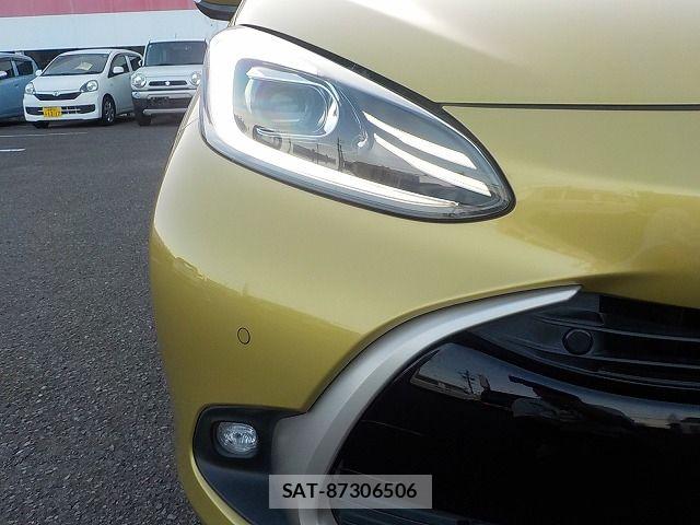 Toyota AQUA 2021-08 7978467-26