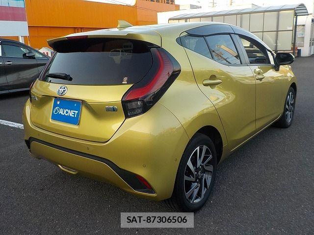 Toyota AQUA 2021-08 7978467-5