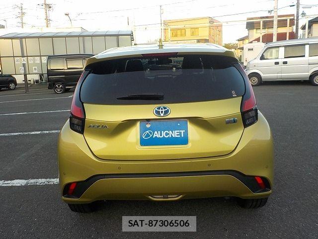 Toyota AQUA 2021-08 7978467-6