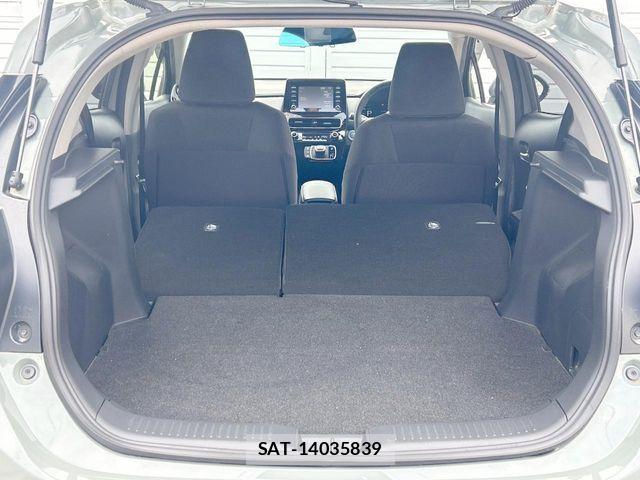Toyota AQUA 2021-09 7978464-11