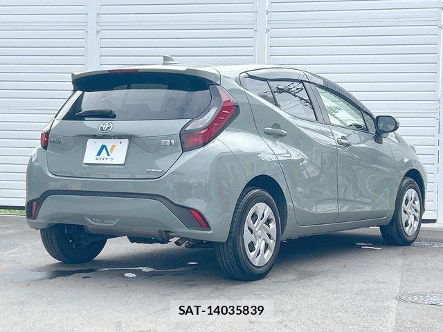 Toyota AQUA 2021-09 7978464-17