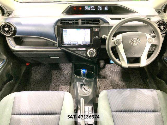 Toyota AQUA 2016-01 7978492-1