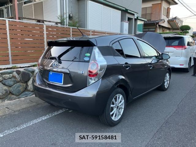 Toyota AQUA 2012-07 7978508-4