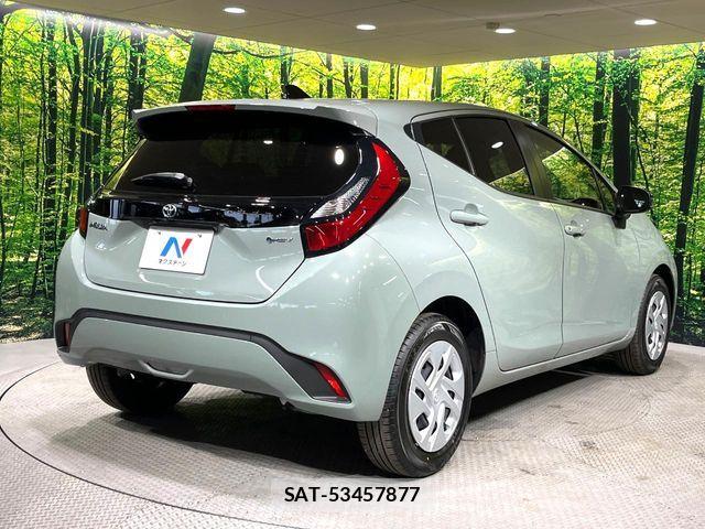 Toyota AQUA 2025-11 7978457-17