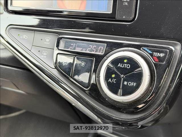Toyota AQUA 2018-08 8034378-12