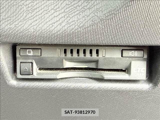 Toyota AQUA 2018-08 8034378-14