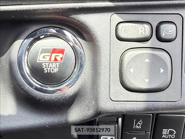 Toyota AQUA 2018-08 8034378-16