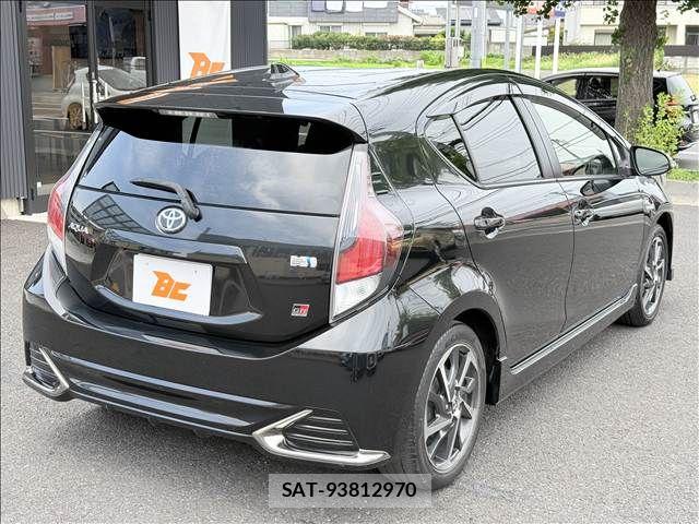 Toyota AQUA 2018-08 8034378-23