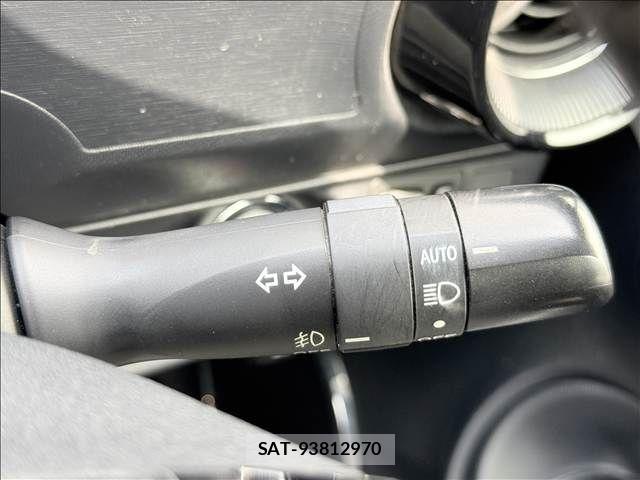 Toyota AQUA 2018-08 8034378-26