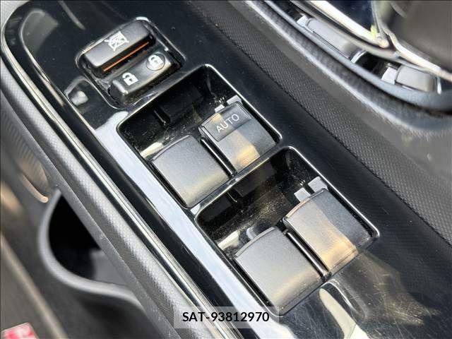 Toyota AQUA 2018-08 8034378-28