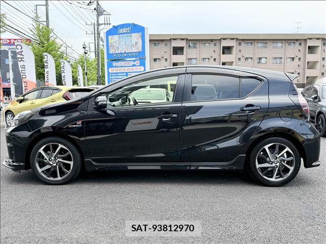 Toyota AQUA 2018-08 8034378-5