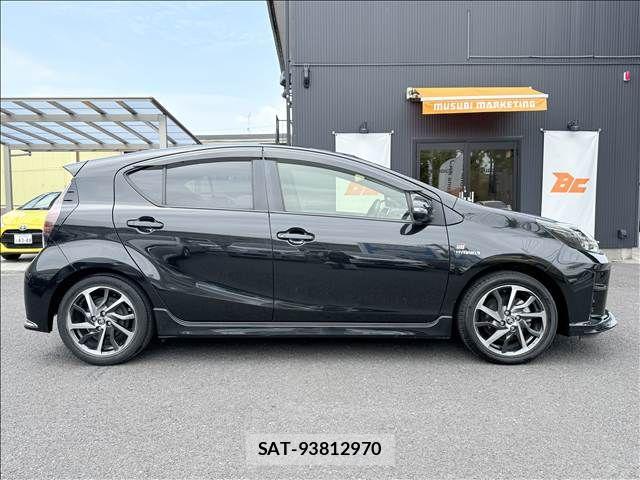 Toyota AQUA 2018-08 8034378-6