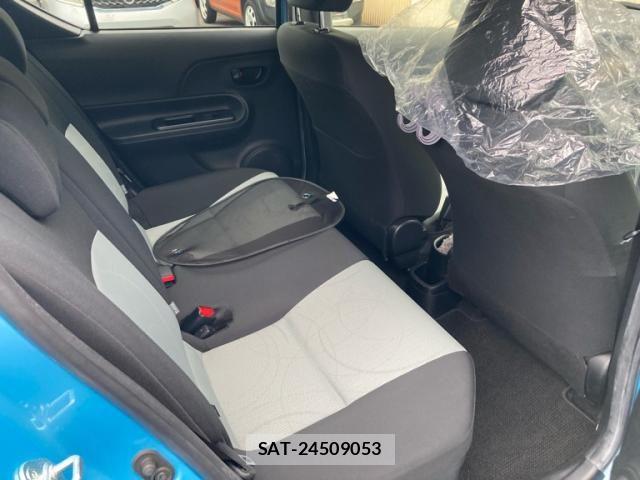 Toyota AQUA 2014-05 8034403-9