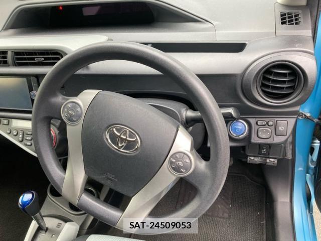 Toyota AQUA 2014-05 8034403-4