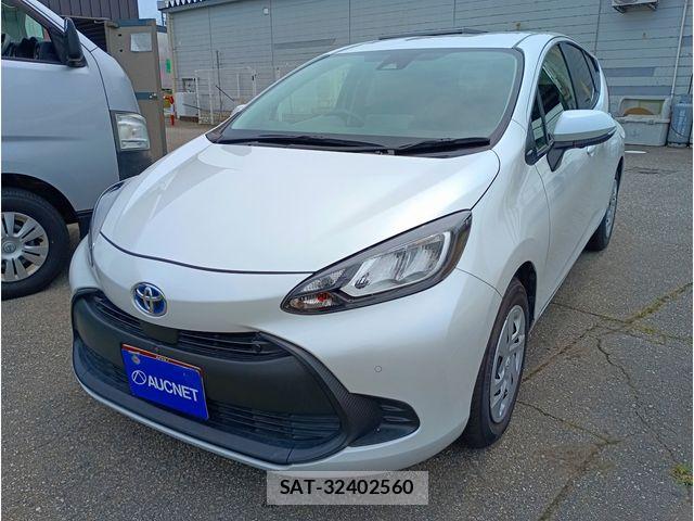 Toyota AQUA 2022-08 8034369-0