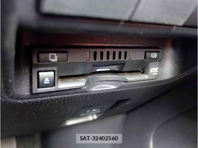 Toyota AQUA 2022-08 8034369-9