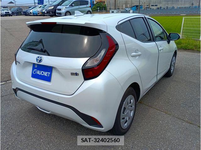 Toyota AQUA 2022-08 8034369-2