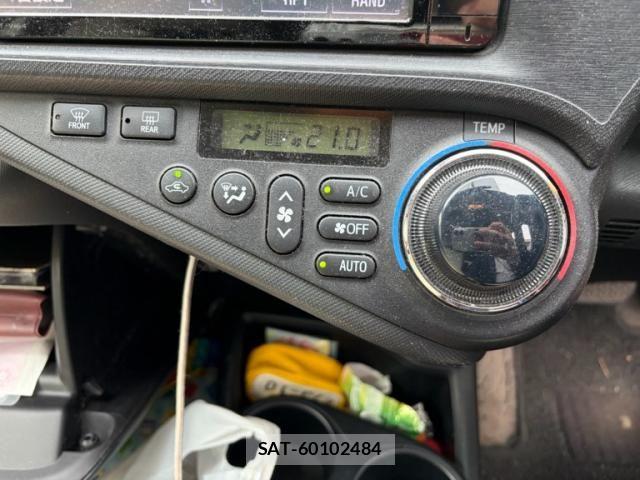 Toyota AQUA 2012-01 8034413-14