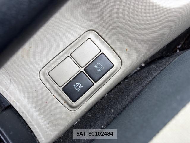 Toyota AQUA 2012-01 8034413-16