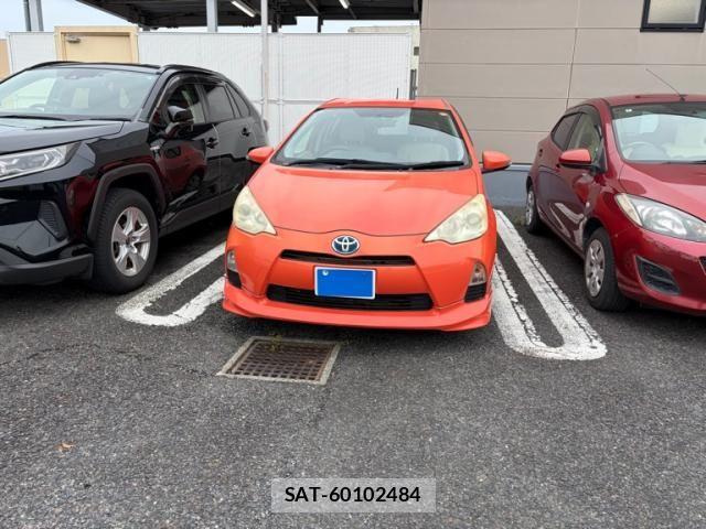 Toyota AQUA 2012-01 8034413-1