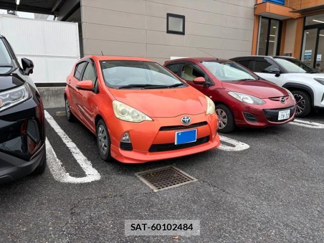 Toyota AQUA 2012-01 8034413-2